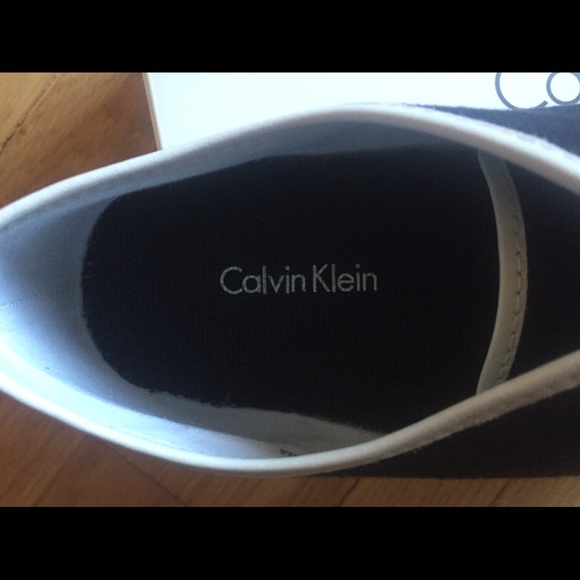 Calvin Klein canvas sneakers - Picture 4 of 7